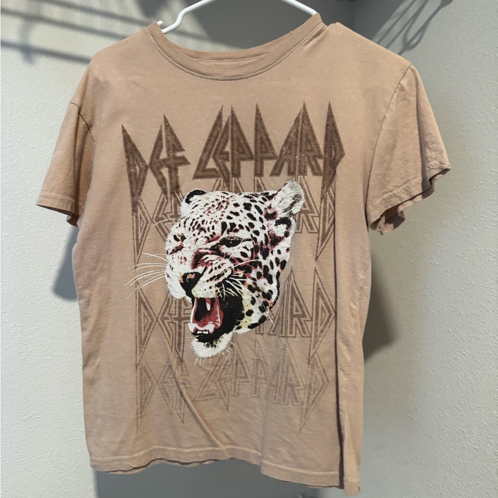 Def Leppard Tan Graphic Tee - Short Sleeve